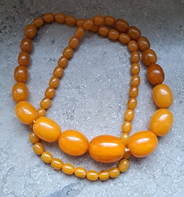 Vintage Baltic Amber Butterscotch Egg Yolk Necklace   71 g, Large Oval Beads