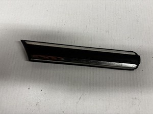 Original BMW 5er E12 Stossleiste Seitenwand Kotflügel vorne links 1809833