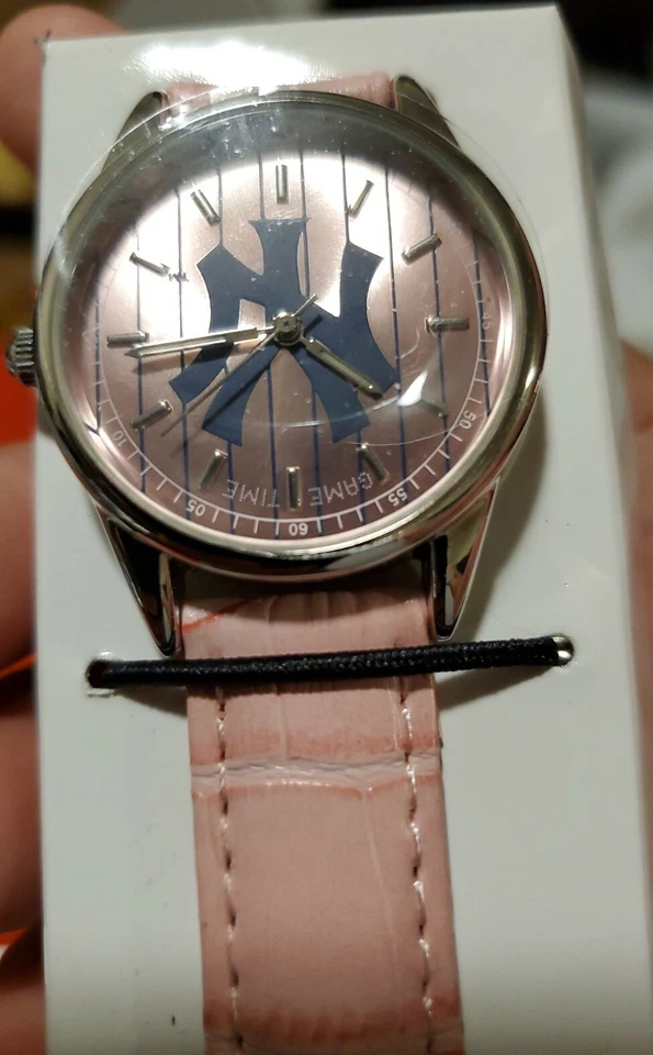 2007 NY YANKEES Game Time LADIES MLB PINK WATCH MLB NEW AND WORKING - Image 3 of 4