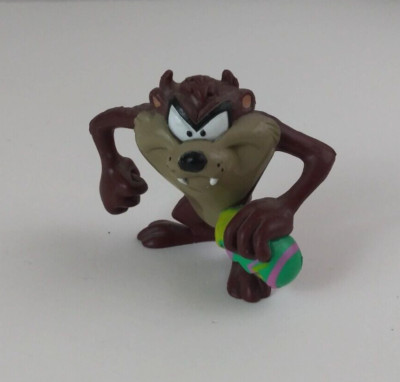 1999 Applause Warner Bro Looney Tunes Taz Holding Easter Egg 2.25'' Mini Figure