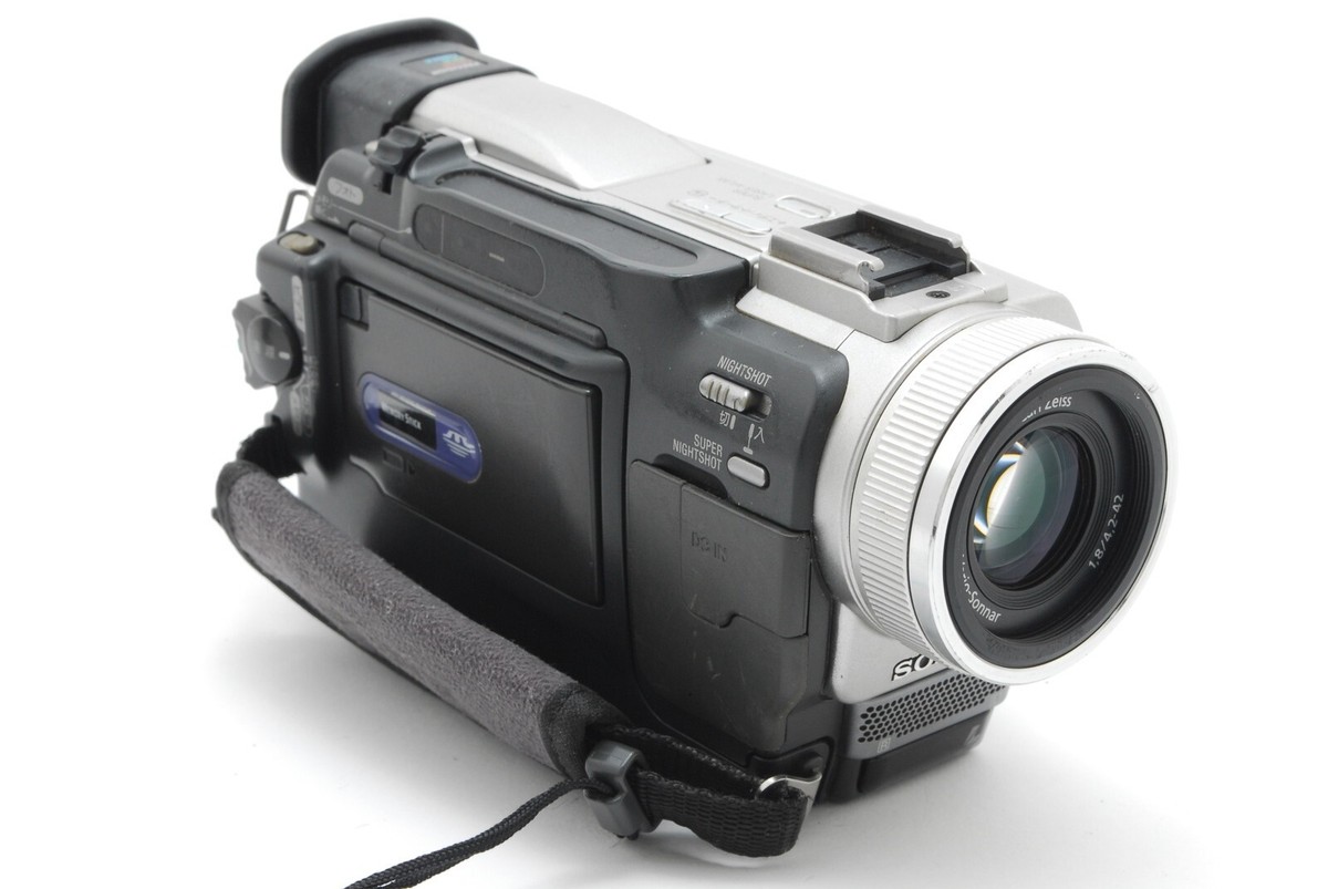 【Q2285】 SONY Digital Handycam DCR-TRV20 Sony Handycam DCR-TRV20 Digital Video Camcorder (Camera Only