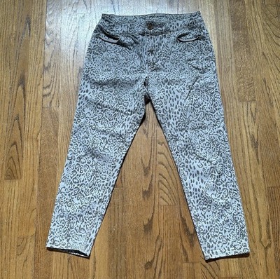 Skinny Women s Beige Leopard Animal Print Skinny Jeans Button Closure Size 10