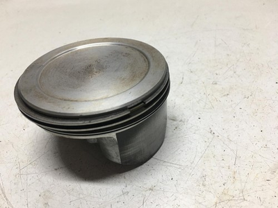 #ad 796172 BRIGGS AND STRATTON ENGINE PISTON AND RINGS $35.00