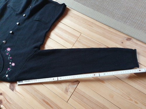 Esmara Süße Trachten Strickjacke Gr. 38 / 40 Schwarz mit Blumen bestickt - Bild 9 von 13