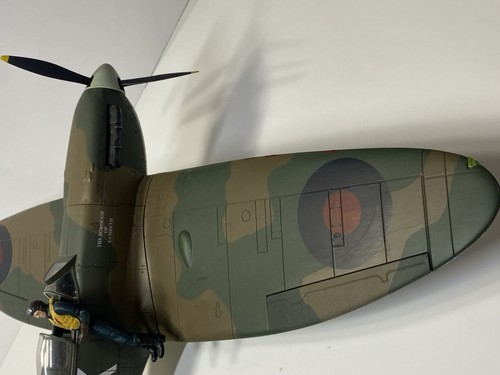 Motorworks Supermarine Spitfire Mk.I 21st Century Toys 1:18 Scale Model w/Pilot - Picture 11 of 22