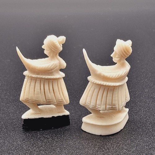 SUPER RARE INDIAN CARVED BONE FIGURAL CHESS SET IN THE RAJASTHAN STYLE 20th C. - Bild 5 von 10