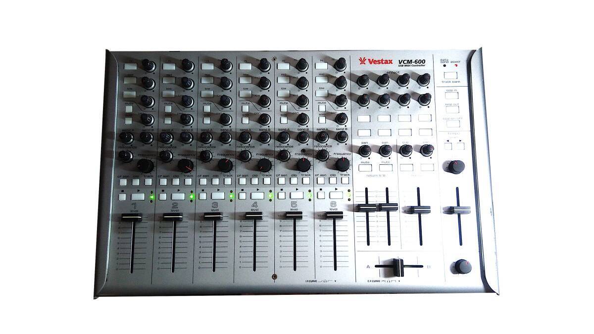 Vestax VCM-600 Silver USB MIDI Controller Mixer DJ Live Vestax VCM-600 Silver USB MIDI Controller Mixer DJ Live