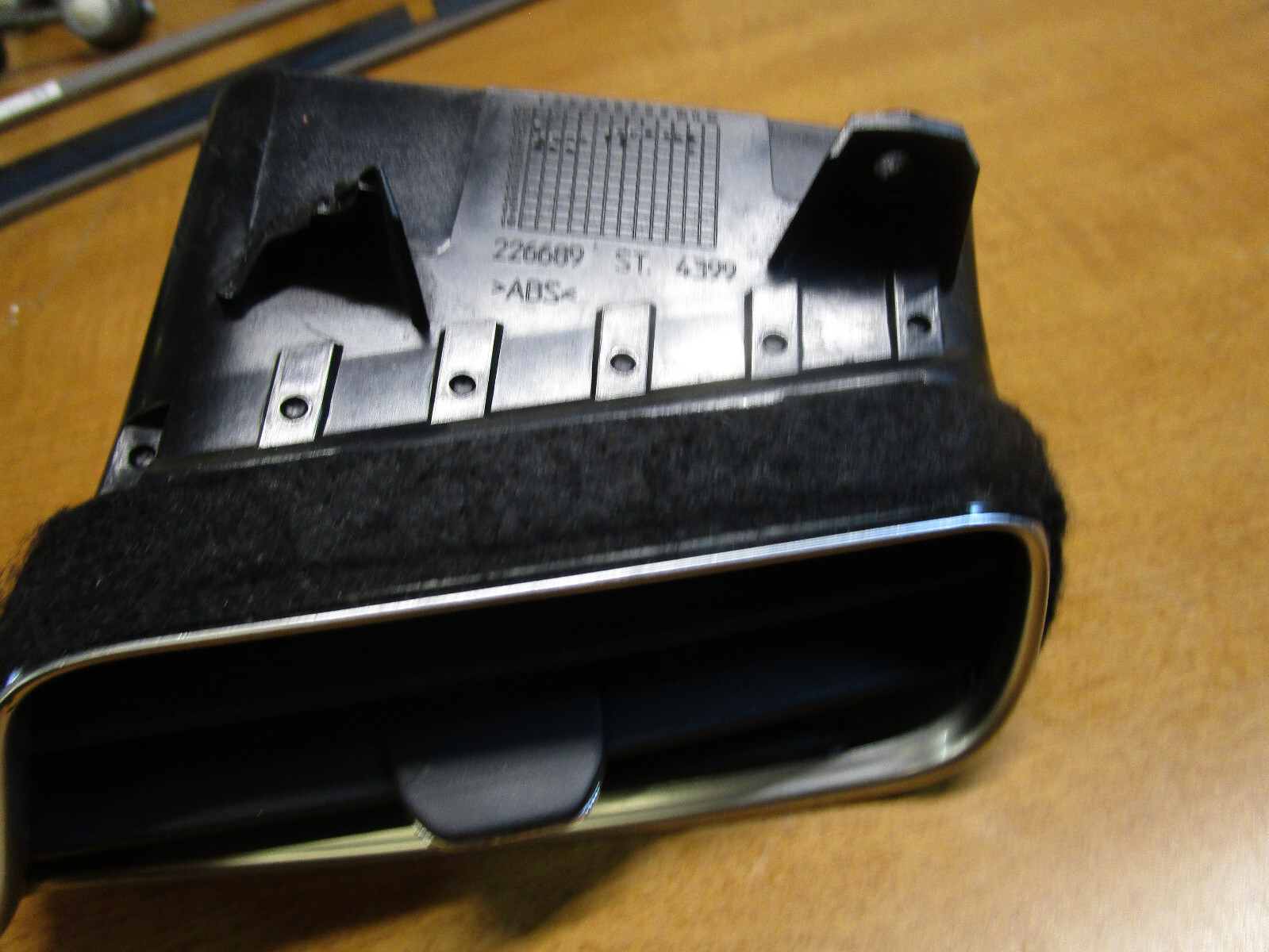 Ferrari 458 Italia, Spider - Lower Central Air Vent P/N 81496900