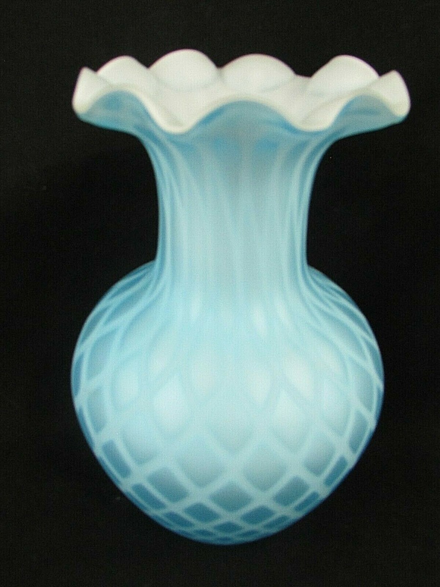 Mt. Washington Pottery 陶器 フラワーベース 花瓶 花器 Mount Washington? Blue Diamond Quilted Satin Glass Fluted Vase | eBay