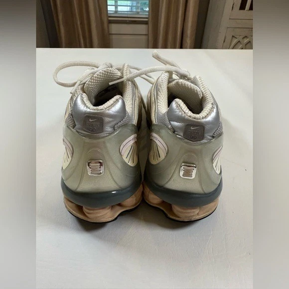 RARO Nike Vintage Shox Blanco Rosa Plata Para Mujer EE. UU. Talla 9.5 2005 Zapatos para Correr Foto 4 de 4