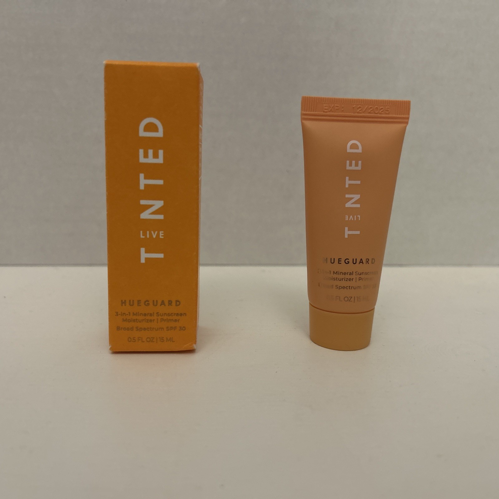 Live Tinted Hueguard 3 In 1 Mineral Sunscreen SPF 30 Moisturizer/ Primer 0.5 Oz