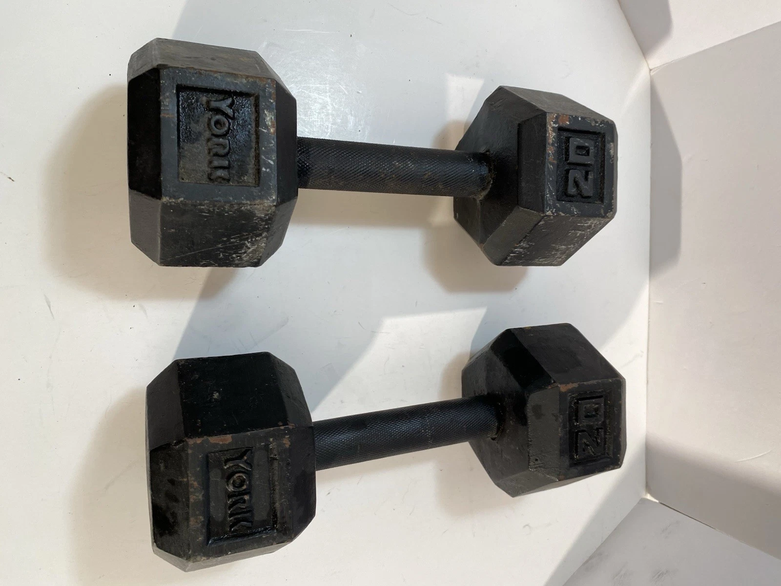 2 Vintage 20 LB YORK Dumb Bells 40 Pounds Total , Hex Head . Textured Grip