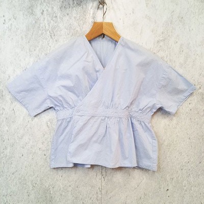 SELECT MOCA Cache-coeur Blouse V-neck Short Length Light Blue