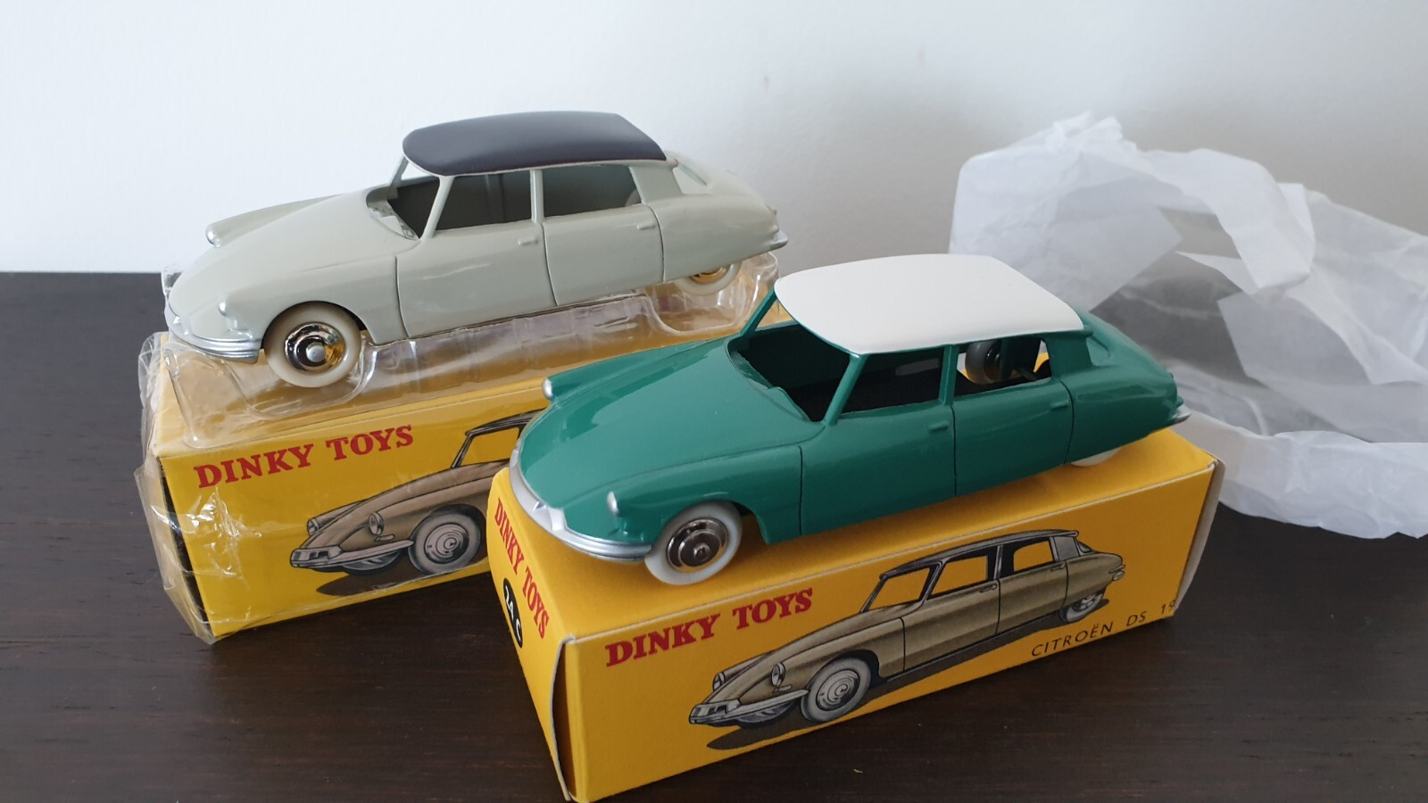 Citroën DS 19 Dinky Toys Atlas 24C réplique de voiture rétro grise à échelle 1/43