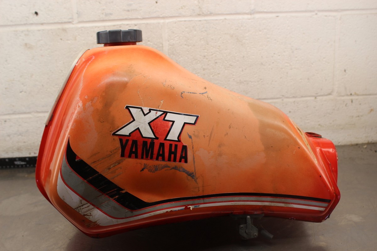 1983 Yamaha XT550 Gas Fuel Tank Cell Petrol Reservoir | O974