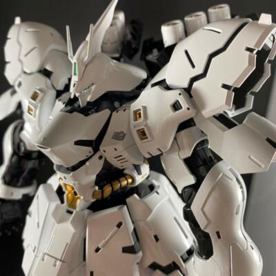 Built & Painted Bandai RG 1/144 SAZABI White color Gundam Char's