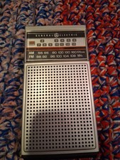 Vintage GE General Electric Portable Radio AM/FM/TV Sound/NOAA Weather 7-2924A