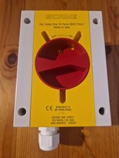 SCAME  ISOLATOR Switch 590. EM3213. 