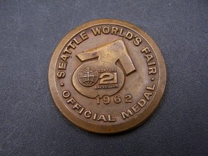 VINTAGE 1962 SEATTLE WORLD'S FAIR WORLD OF ENTERTAINMENT OFFICIAL BRONZE MEDAL