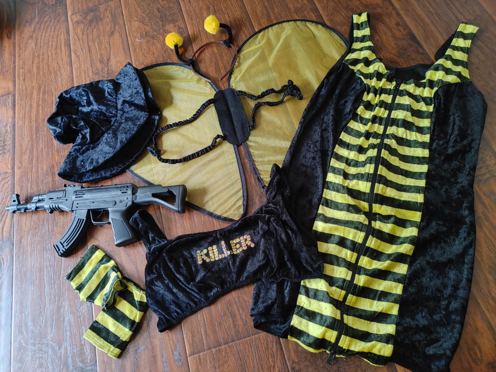 KILLER BEE HALLOWEEN COSTUME Gem
