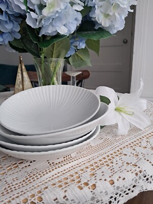 Jasper Conran geriffelt Pastaschalen Teller 4er Set weiß Crsip Chic feines Abendessen 