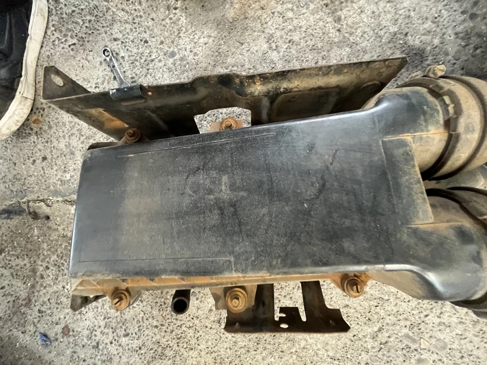 Conjunto de carcasa de filtro de aire 87-96 Ford F150 F-250 351W 5,8 + tubo de entrada de soporte Foto 3 de 4