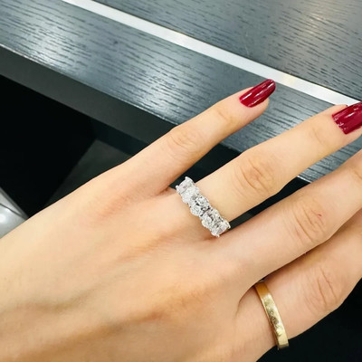 Halb-Ewigkeitsring D/VS 2,50 kt im Labor gezüchteter ovaler Diamant in 950 Platin