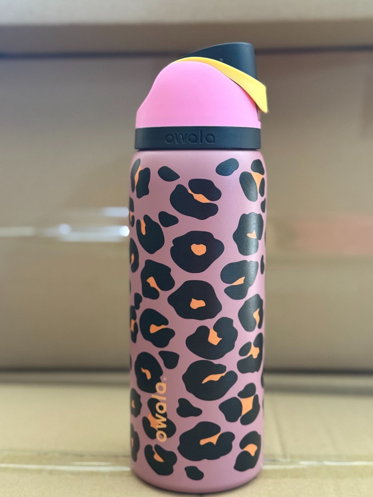 Owala Freesip 32OZ Insulated Stainless Steel Water Bottle Leopard pattern