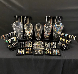 217 pc Antique Vintage Estate Costume Jewelry Some Signed. Lot 696