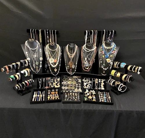 217 pc Antique Vintage Estate Costume Jewelry Some Signed. Lot 696