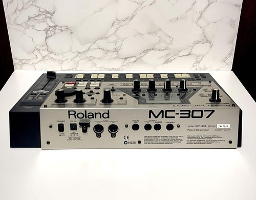 Roland MC-307 Groovebox Drum/Rhythm Machine Sequencer USED - Picture 4 of 8