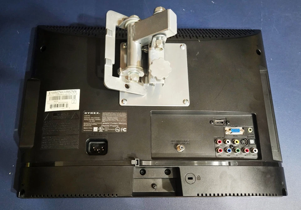 Dynex 19 Inch LCD TV with Remote and Wall mount - Image 2 of 4