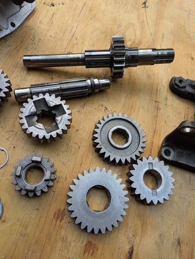 1981 Harley Davidson Sportster 1000 Transmission Gears With Mount Foto 3 de 4