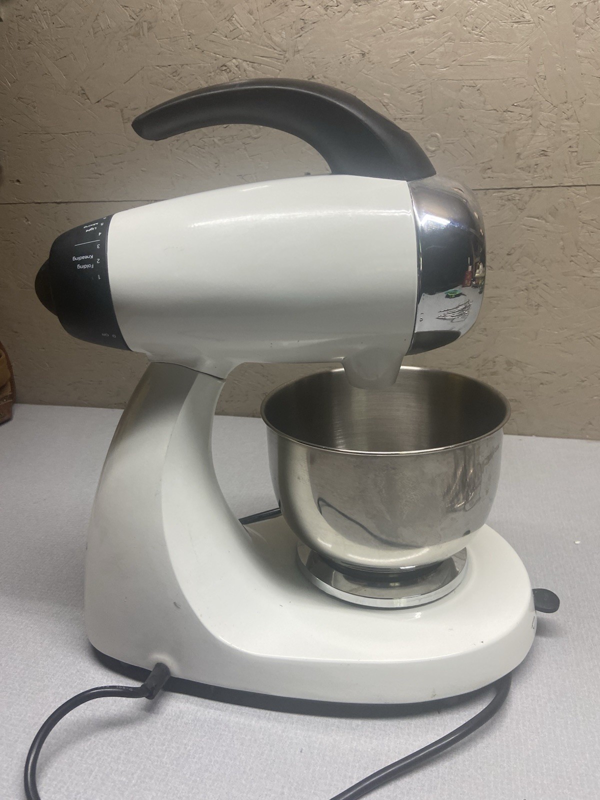Sunbeam Heritage Series Legacy Edition  Mixmaster #2346 White Attachments 1 Bowl