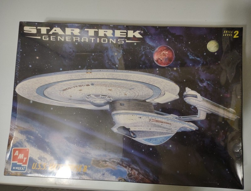 AMT/ERTL STAR TREK NEXT GENERATION USS ENTERPRISE NCC-1701-B FIBER OPTIC LIGHTS