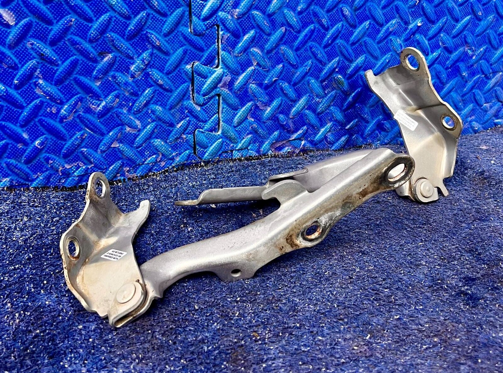 1999 - 2003 LEXUS RX 300 OEM FRONT RIGHT / LEFT HOOD HINGE (SET OF 2)