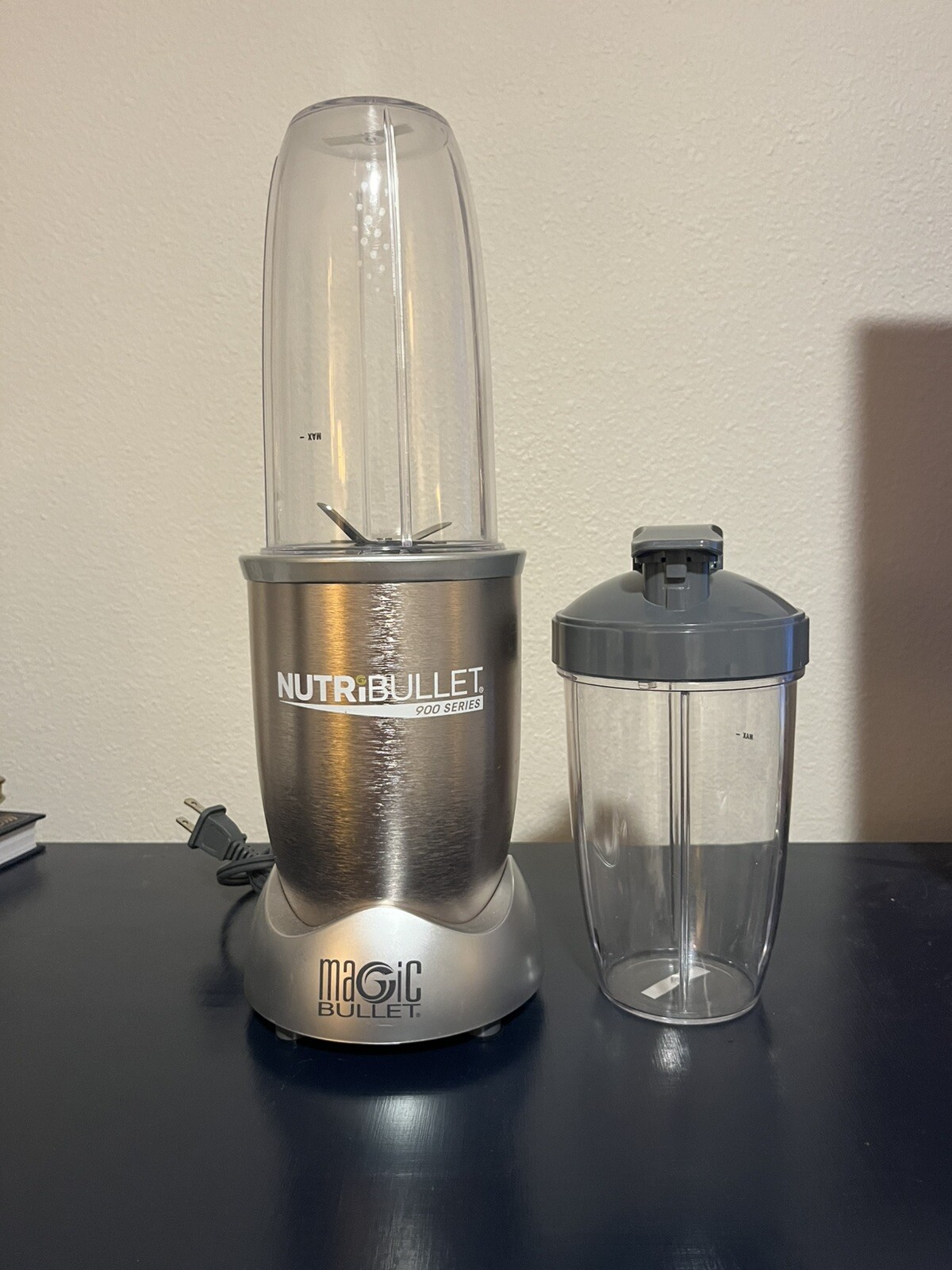 NutriBullet NB-201 Magic Bullet 900 Series Blender with Cups Fully Tested Works Great  