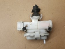 VW PASSAT B3 ZENTRALVERRIEGELUNGSSTELLMOTOR HINTEN LINKS 357862153