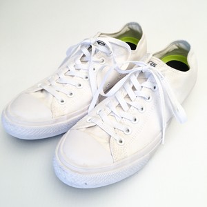 chuck taylor triple white
