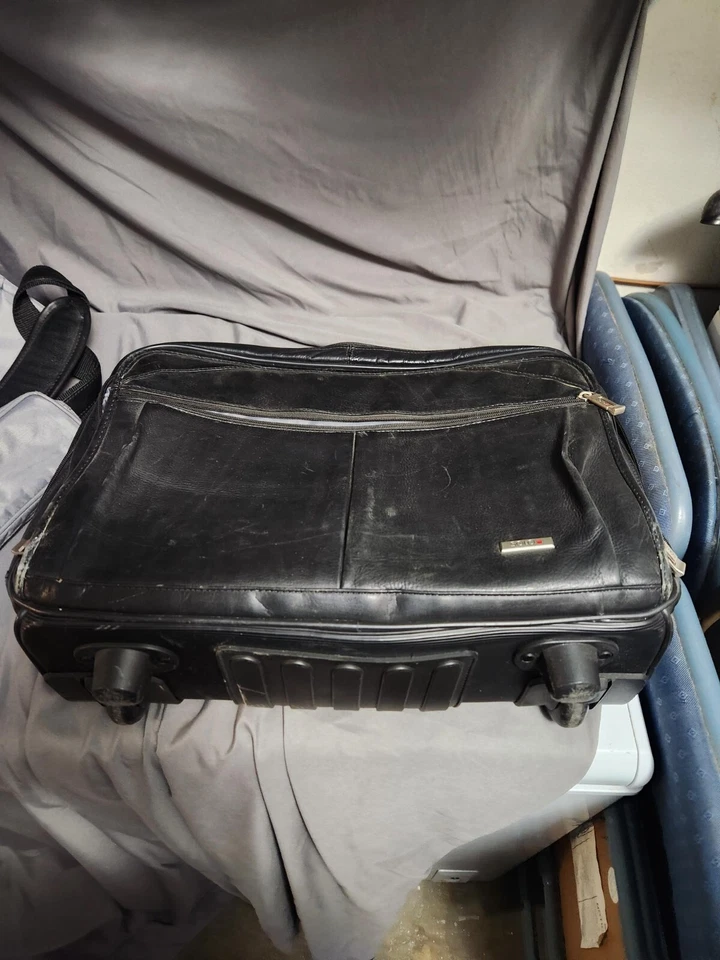 Solo Rolling Laptop Office. cuero negro, usado pero en muy buen estado Foto 3 de 4