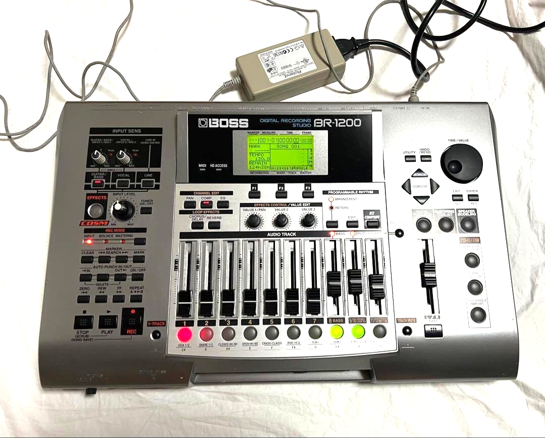 Roland BOSS BR-1200CD DIGITAL RECORDING STUDIO multitrack Roland BOSS BR-1200CD DIGITAL RECORDING STUDIO multitrack