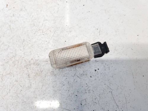 8d0947415 Innenraumleuchte Leseleuchte  Audi A4 DE2456530-24