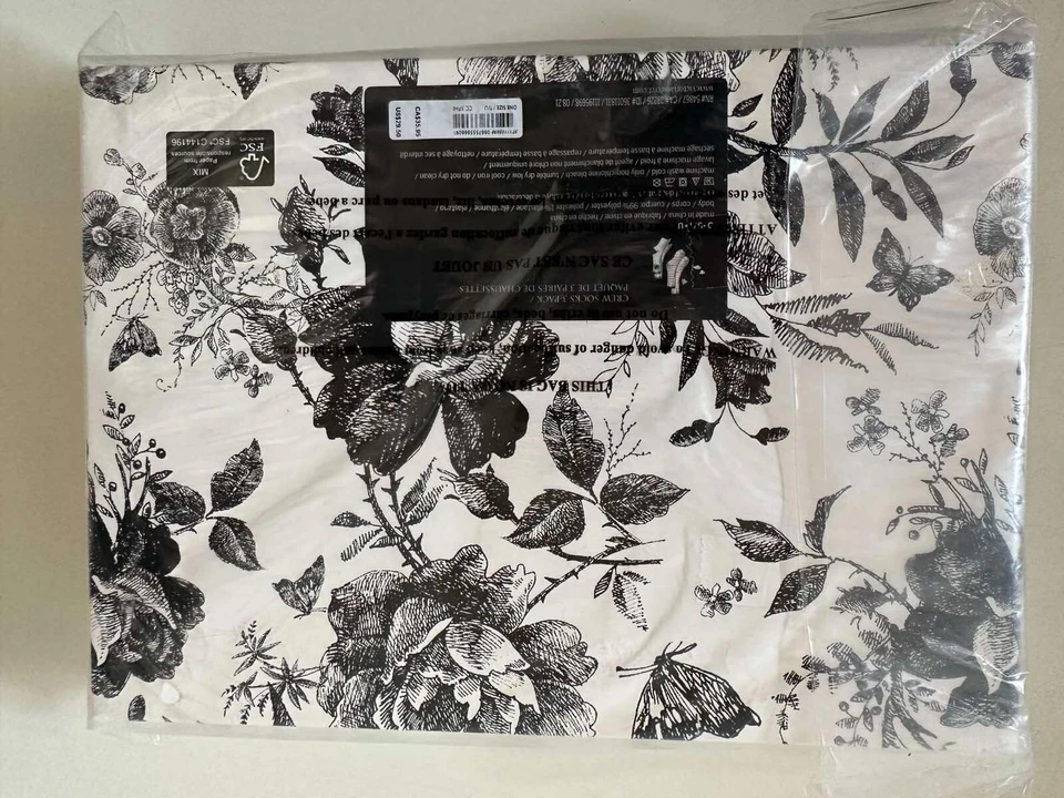 Victoria’s Secret Set of 3 Pairs Terry Socks - Image 3 of 3