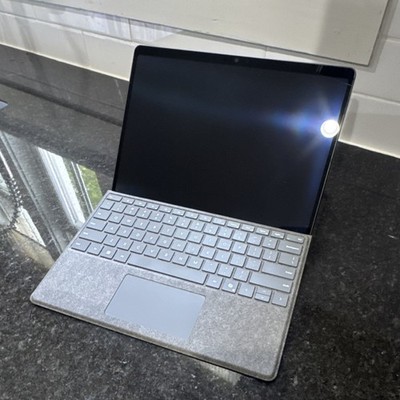 Surface Pro 11 - 13” OLED -16 RAM -512 SSD - Pro Pen and Keyboard