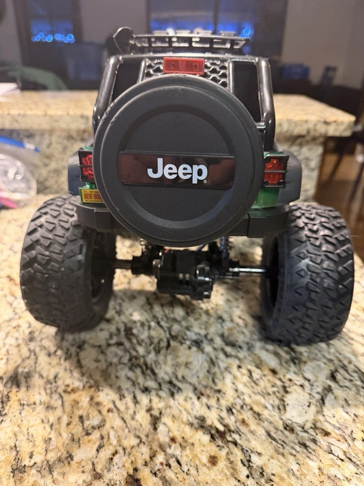 RC Bright 1/10 Jeep Wrangler  BIG Wheels Battery Radio Control  4X4 Truck Green - Image 4 of 4