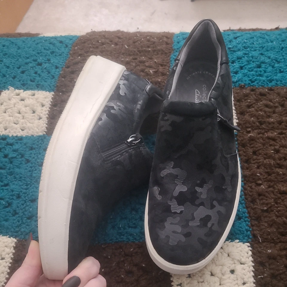 Zapatillas sin cordones Clarks Collection Layton Step negras camufladas cremallera lateral para mujer 8,5 M Foto 4 de 4