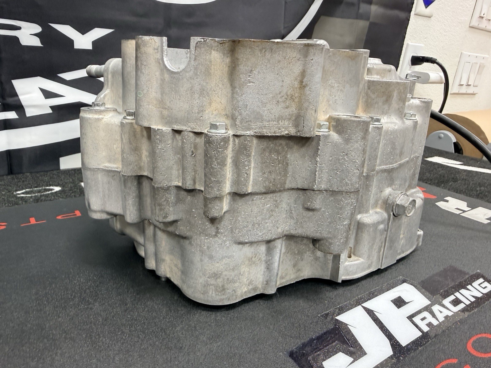 2003 KAWASAKI KX250 OEM Crankcase Set Left & Right! 14001-1307, Good Cases KX250