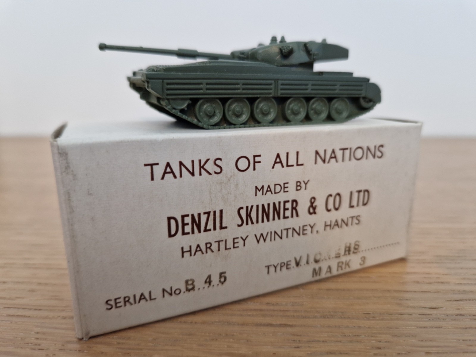 Char Vickers Mark 3 Denzil Skinner souvenir de collection Tanks B45