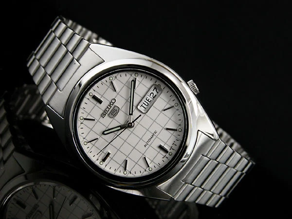 Seiko 5 top grid dial