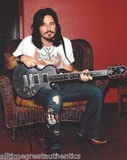GUNS N' ROSES GUITARIST GILBY CLARKE SIGNED 8X10 PHOTO E W/COA GUITAR BAND